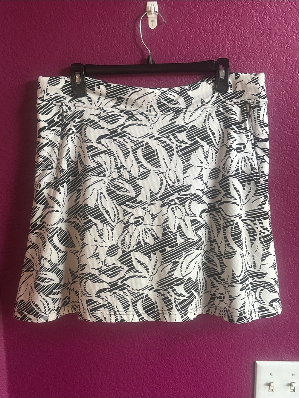 Sport Haley Black and White Floral Skort